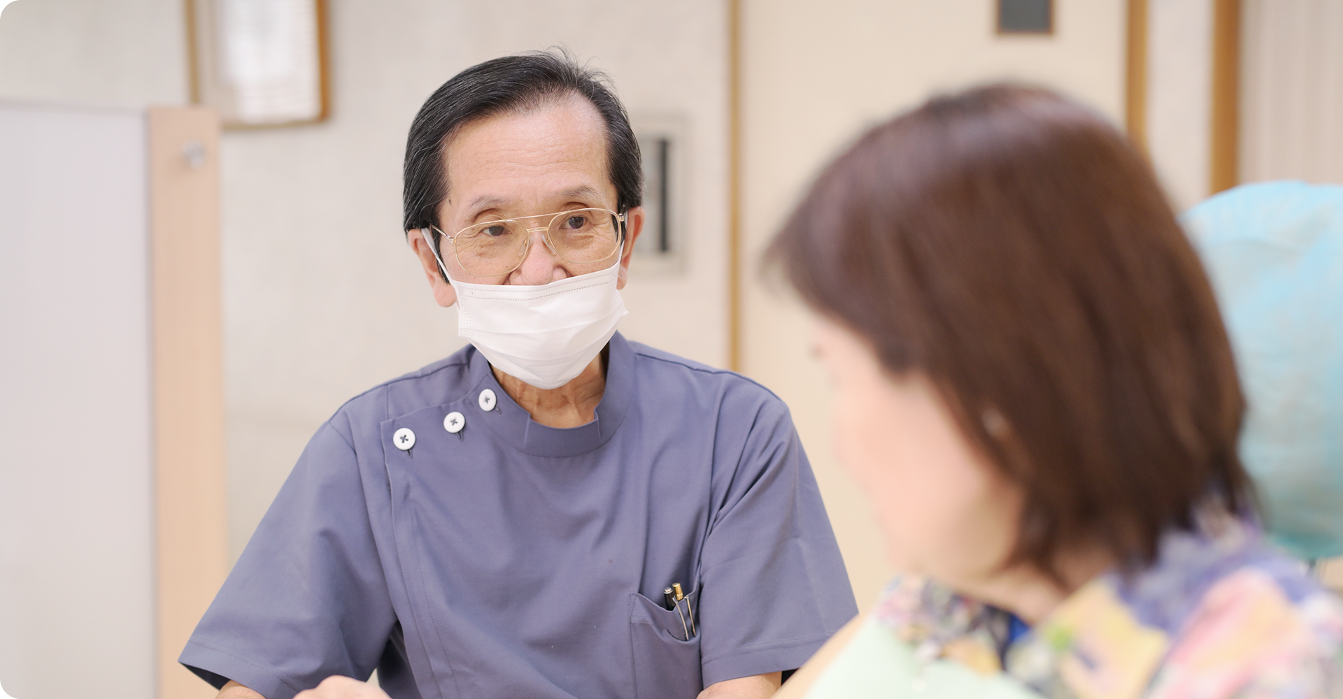 できる限り歯を抜かず、今あるご自身の歯を大切に。お話を伺い、一本一本の歯を大切にしながら、無理のない治療方針を一緒に考えます。